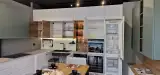 Colonne della cucina AR-DUE con forno Whirlpool, cantina vini e frigorifero da incasso