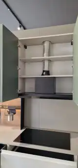 Cappa aspirante a scomparsa integrata nel pensile sopra il piano cottura della cucina AR-DUE