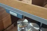 Cassetto interno attrezzato in legno della cucina AR-TRE Fly Evo — dettaglio dotazione