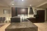 Cucina Glamour con top effetto marmo e lavello integrato