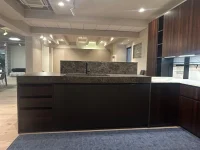 Cucina AR-TRE Glamour con isola moderna e finiture scure