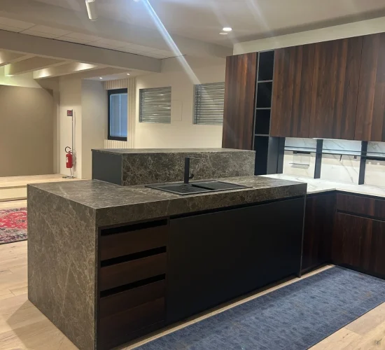 Dettaglio cucina Glamour con forno e piano cottura