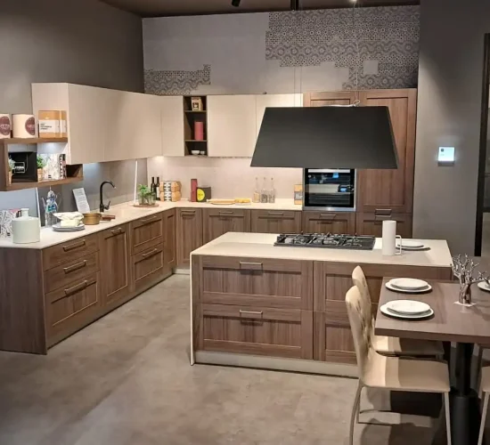 Cucina Stosa City con isola centrale e tavolo integrato in rovere liquirizia
