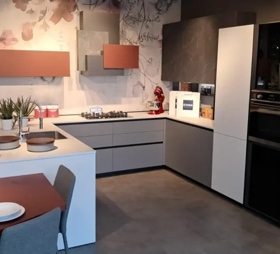 Cucina Stosa Metropolis ad angolo con penisola vista frontale